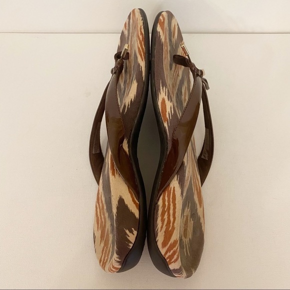 Vionic Bella Bow Toe Post Brown Ikat Sandals - 7 - Picture 9 of 14